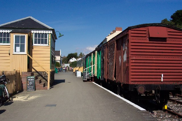 Photo of old trains on the platform at Bideford Station