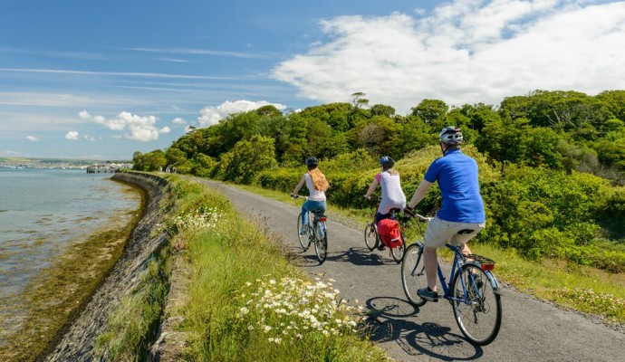 Photo of cyclists on the Tarka Trail alongside the estuary at Instow