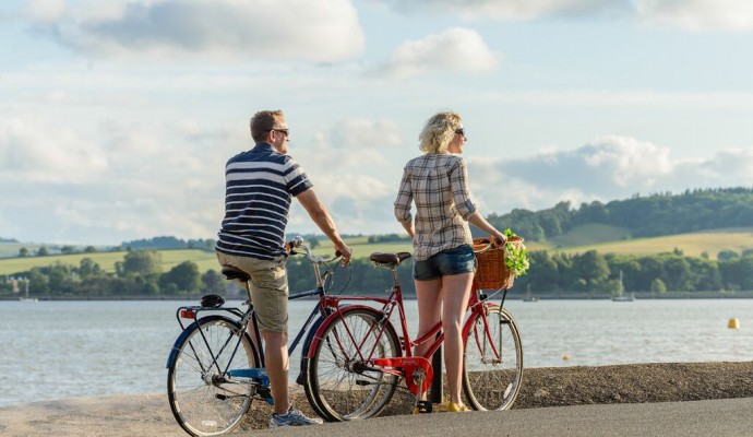 Photo of cyclists on the Tarka Trail alongside the estuary near Instow