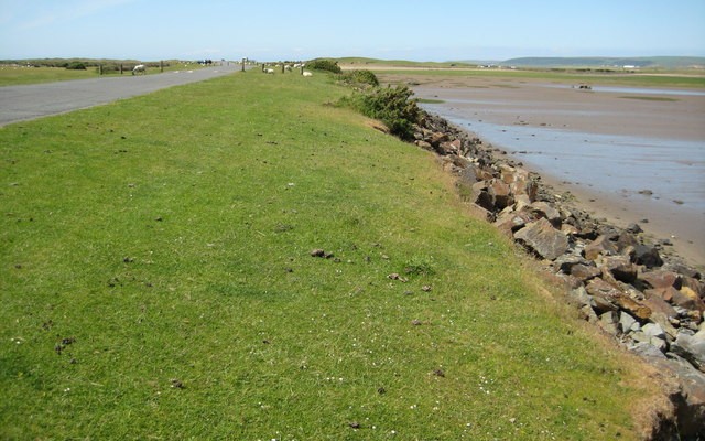 Photo along the edge of the estuary at Northam Burrows