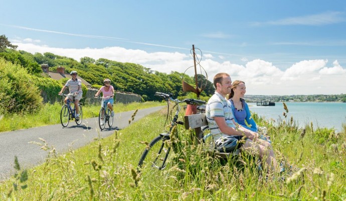 Photo of cyclists on the Tarka Trail alongside the estuary at Instow