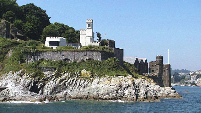 Photo of the castle at Dartmouth from the water