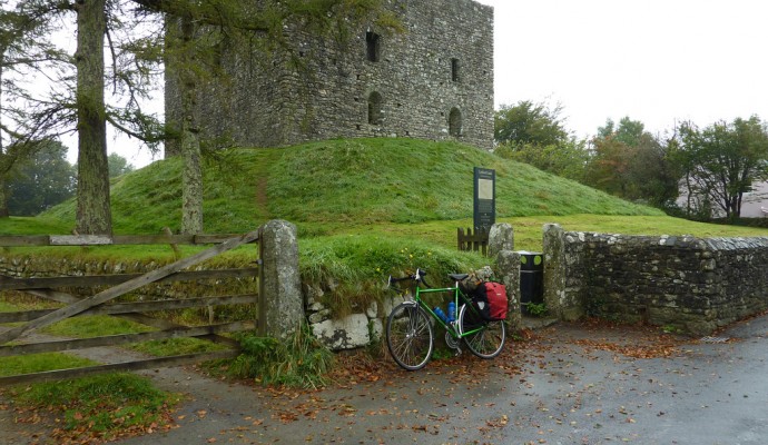 Photo of a bicycle by the gate in front of Lydford Castle