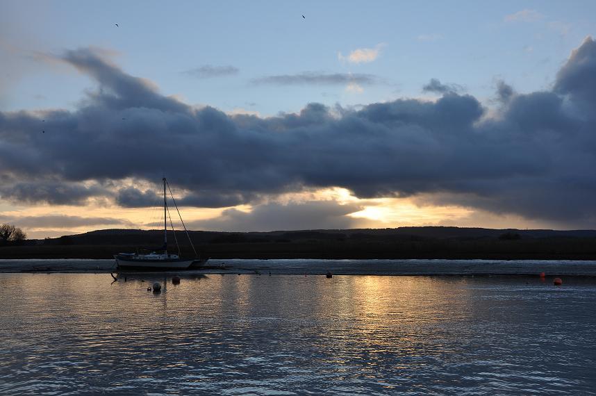 Photo of a boat on the Exe Estuary at Dusk in winter